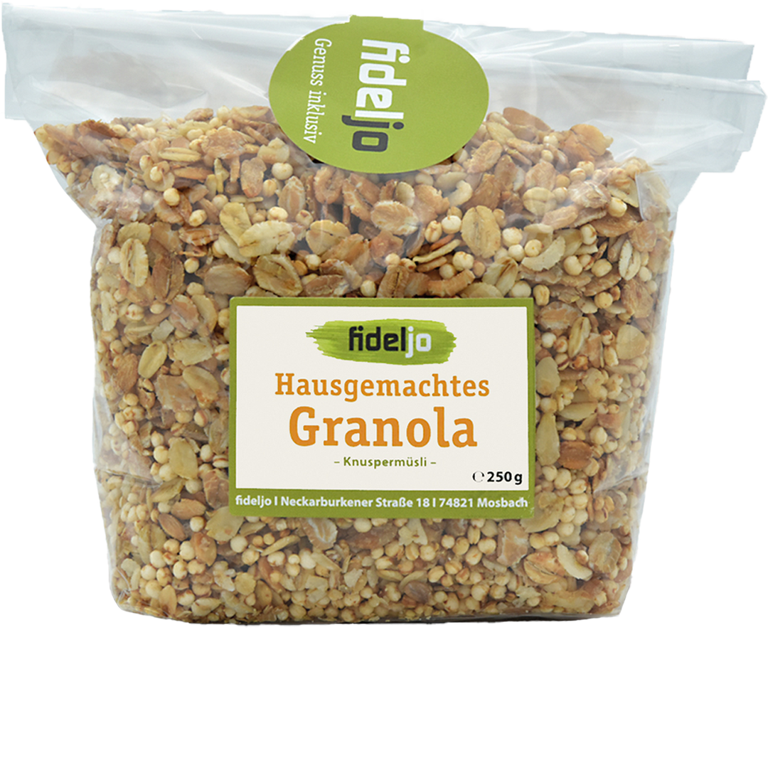 Hausgemachtes Granola-Müsli / Knuspermüsli des fideljo, verpackt in einer durchsichtigen Verpackung